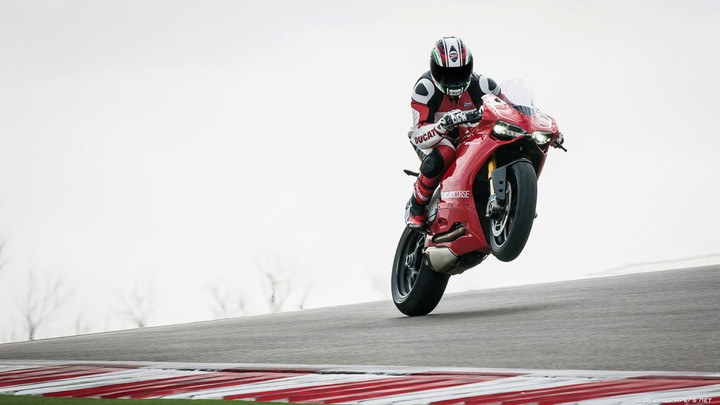 Ducati Pinagle Stunt