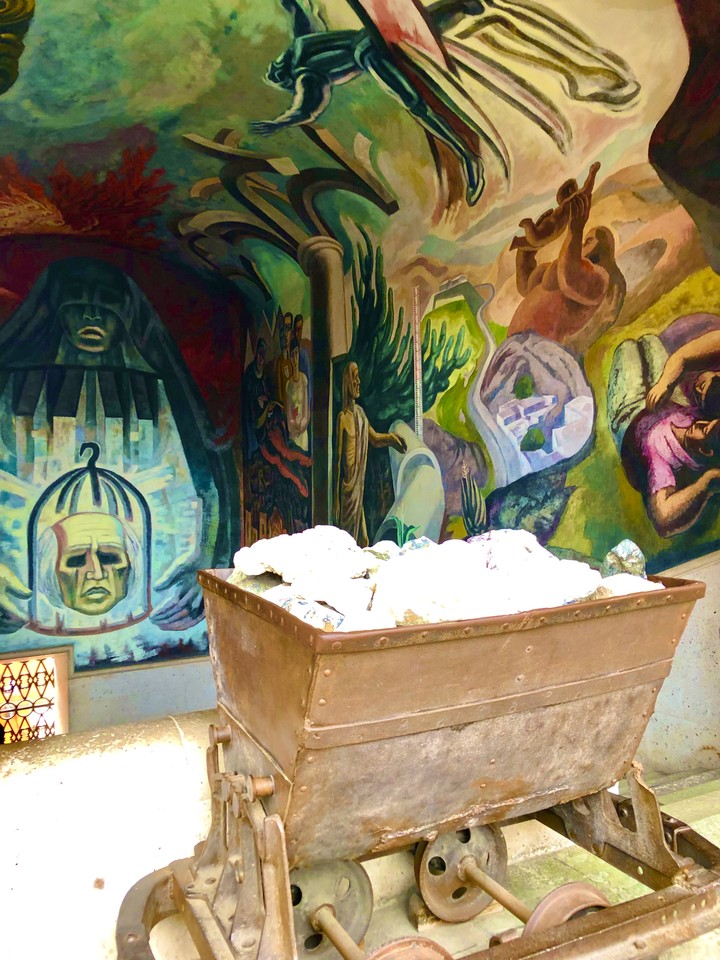 Mural con cabeza de Hidalgo