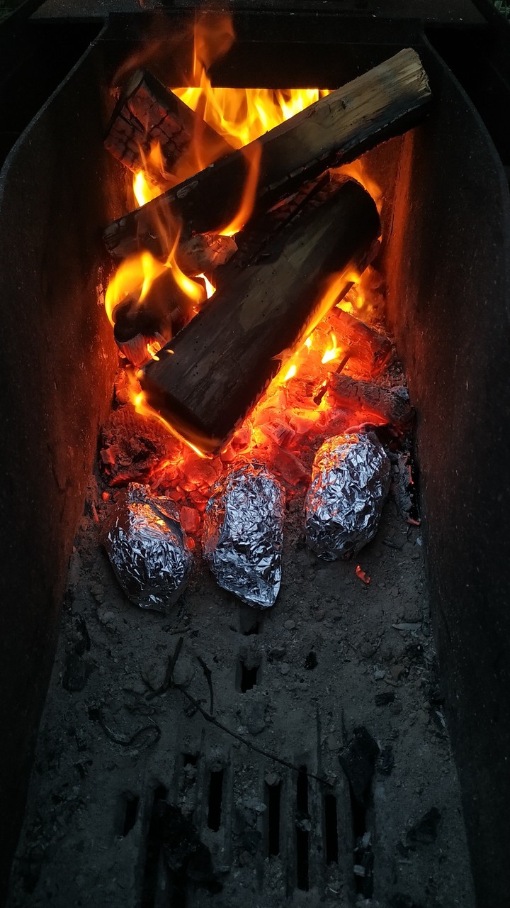 Potato baked In The Fire