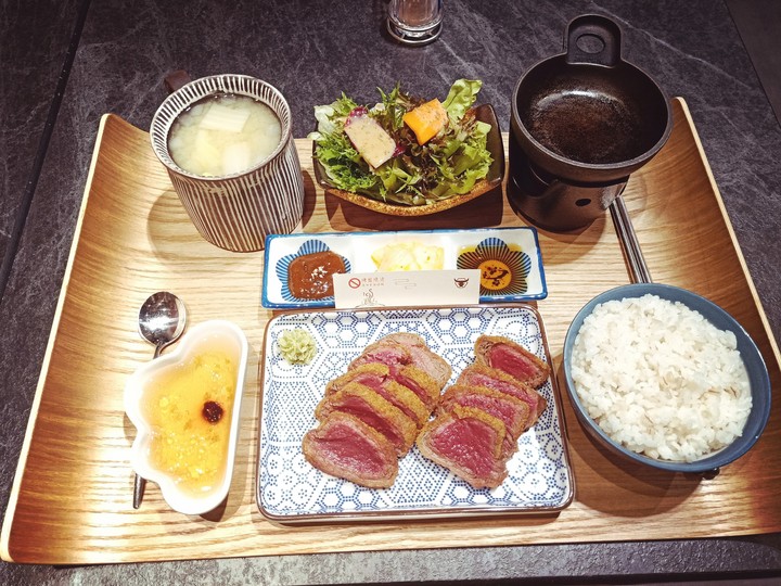 菲力牛排特餐