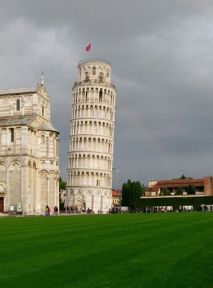 Tower of Pisa with rainbow