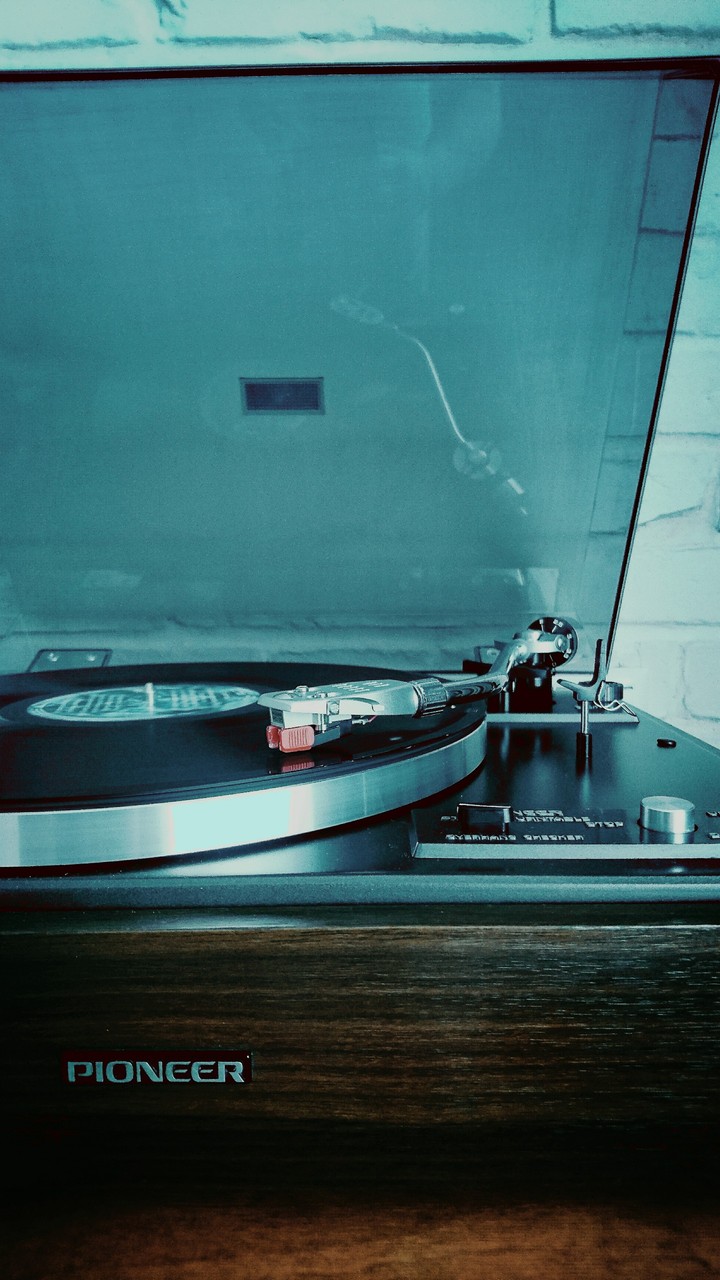 Turntable. Vinyl.