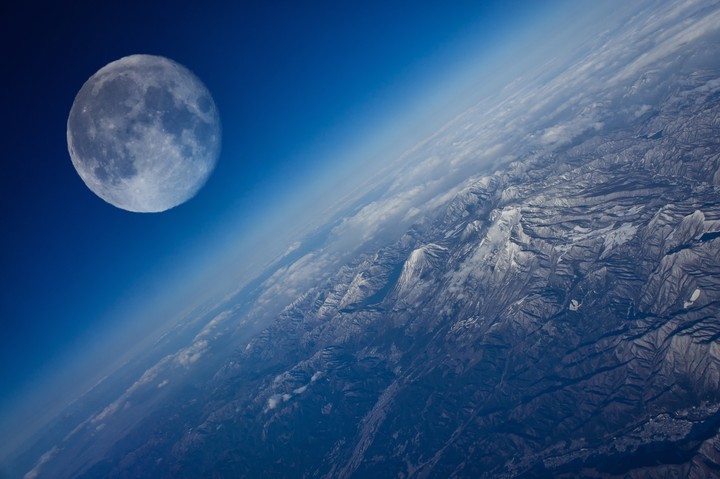 La Terre et la Lune, Grass and Moon
