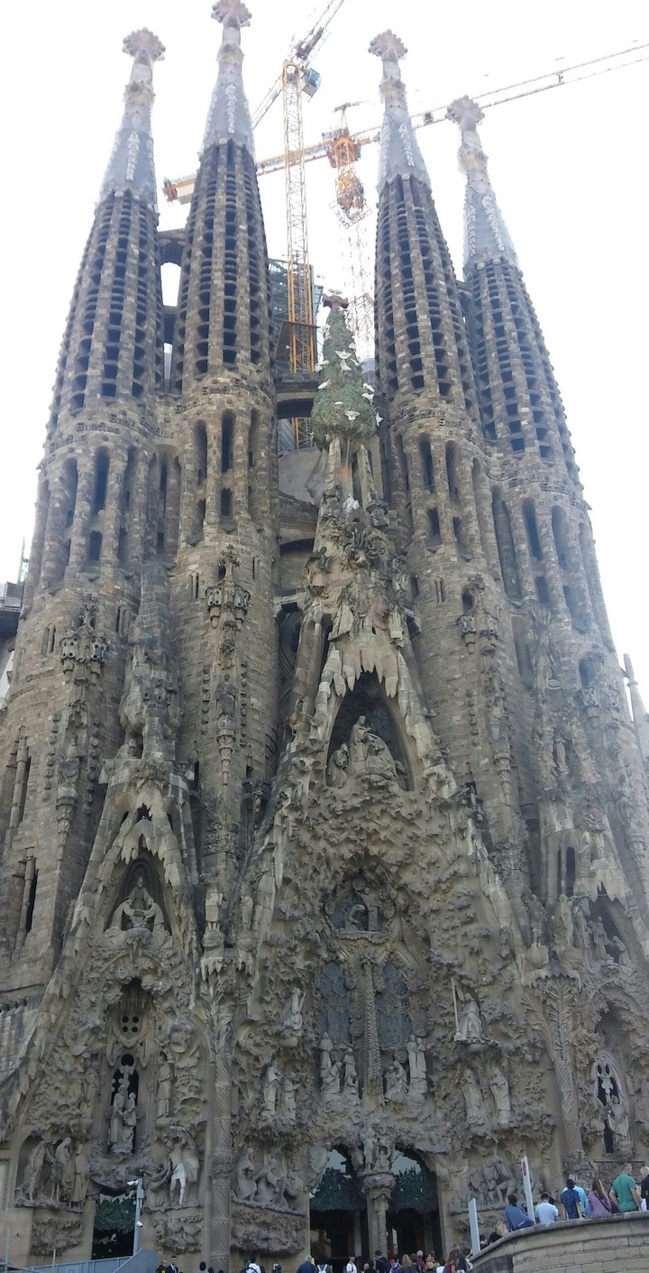 Barcelona's architecture, Familia Sagrada Gaudi
