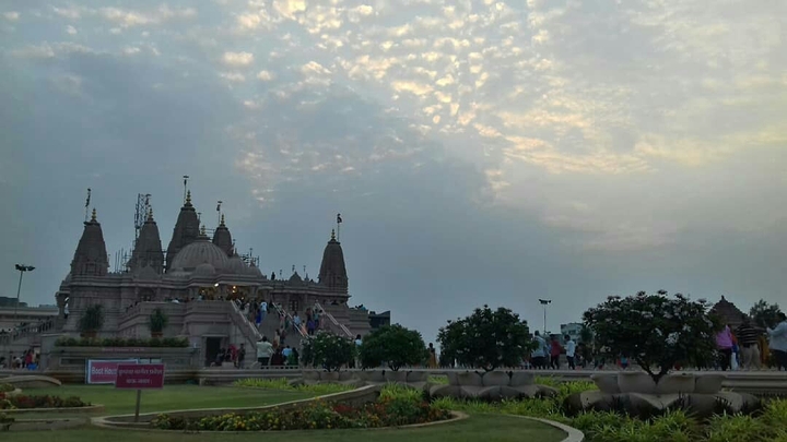 In evening's breeze. I held my smartphone & clicked this.