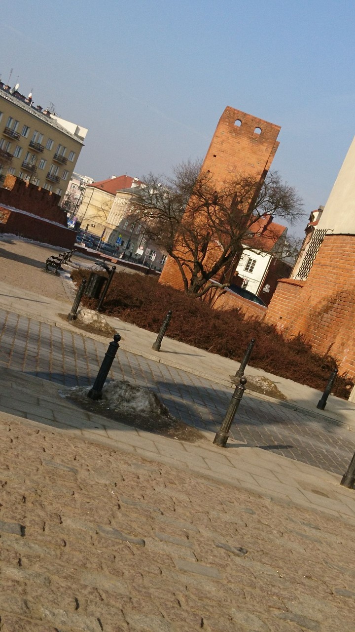 zakątki starego miasta w Warszawie