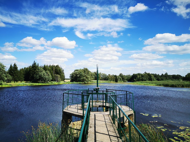 The lake, sky, amazing nature!