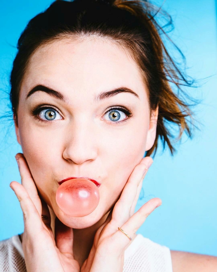 Violett Beane