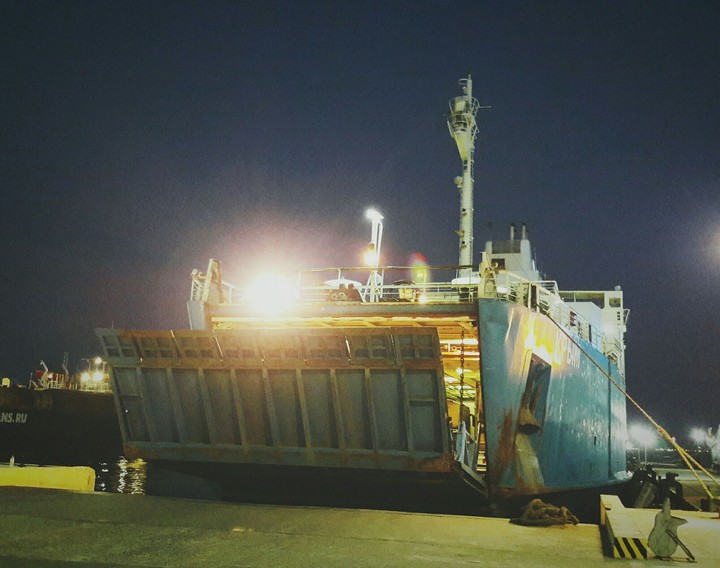 parom, portKavkaz