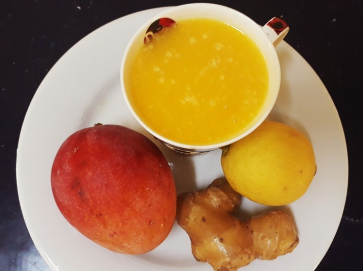 Mango Juice with Lemon and Ginger