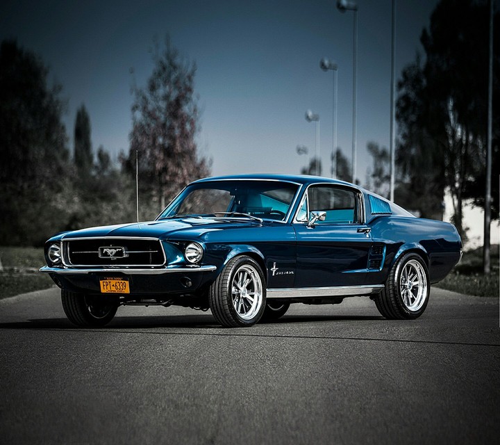 Ford mustang  follow
