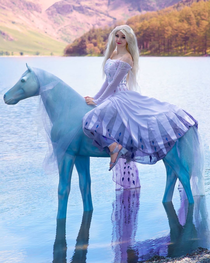 ELSA RIDES THE NOKK