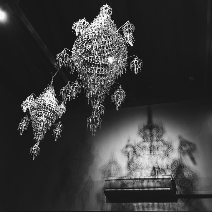 Chandelier' shadow