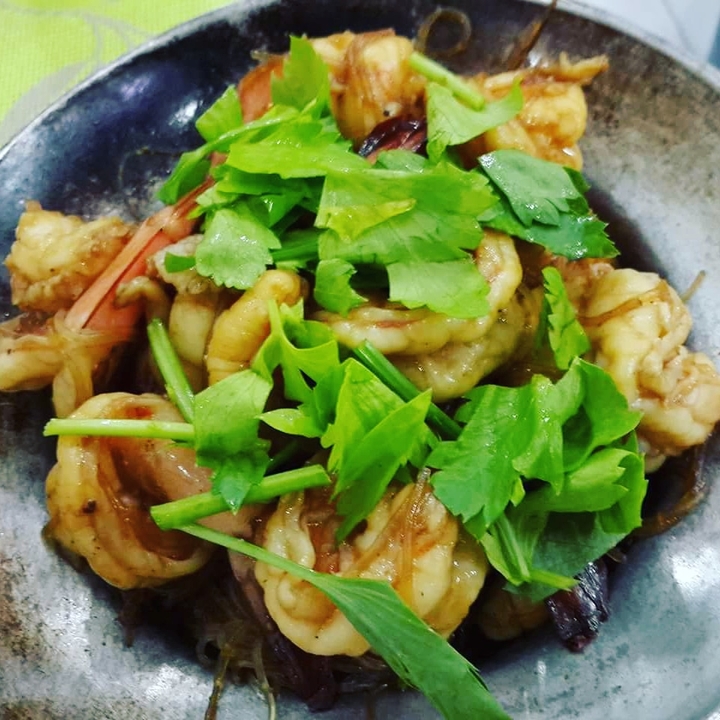 กุ้งอบวุ้นเส้น