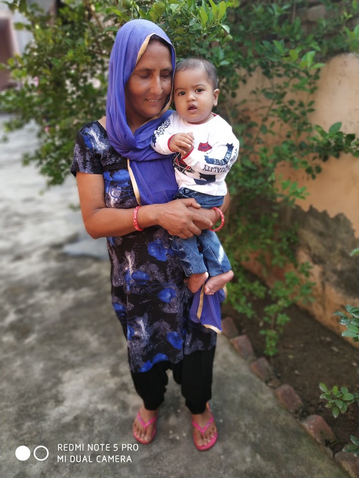 mom kunj