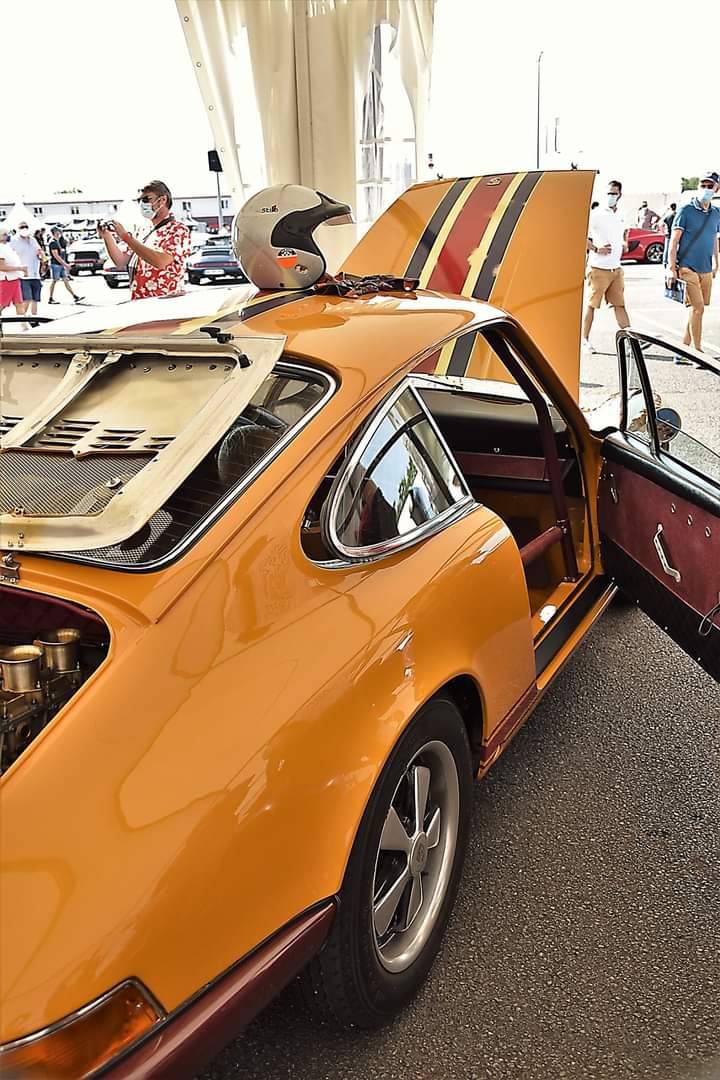 500 Ferrari contre le cancer
