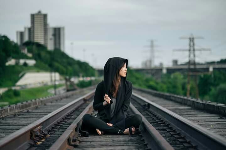 وحيدة