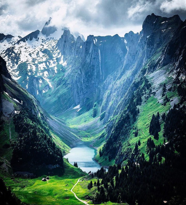 Швейцария