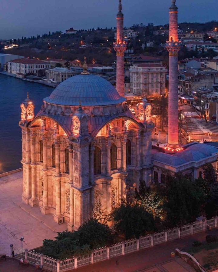 Ortaköy Camii