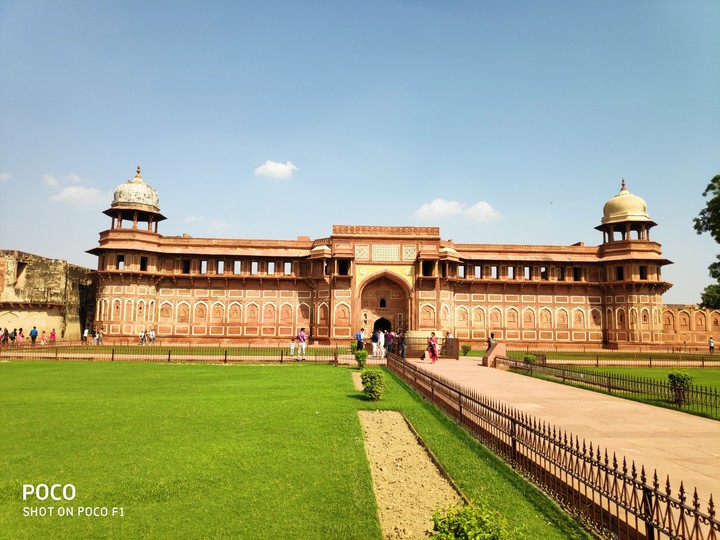 magnificent view of Agra fort