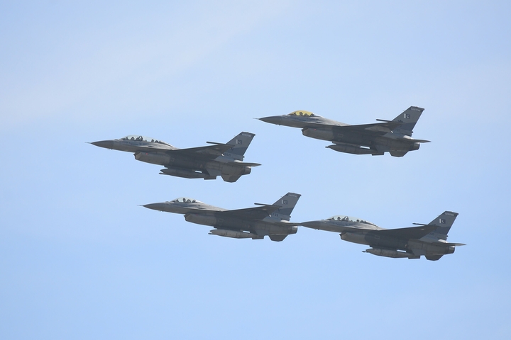PAF F-16