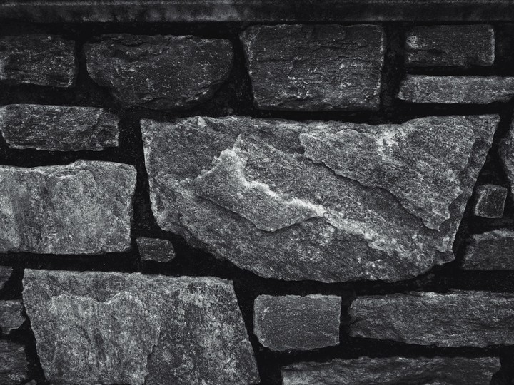 Stone Wall Noir