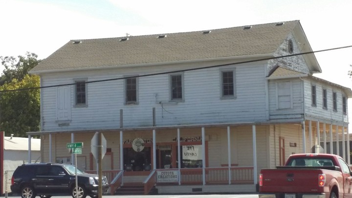 A BUILDING BUILT IN RHE 1800'S