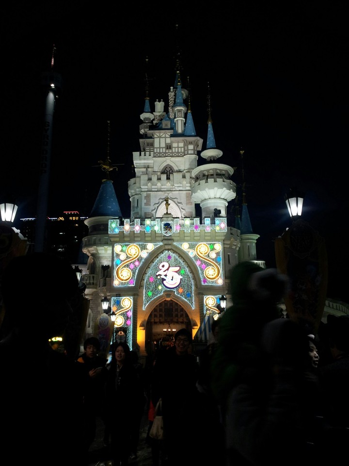 castle picture in lotte world