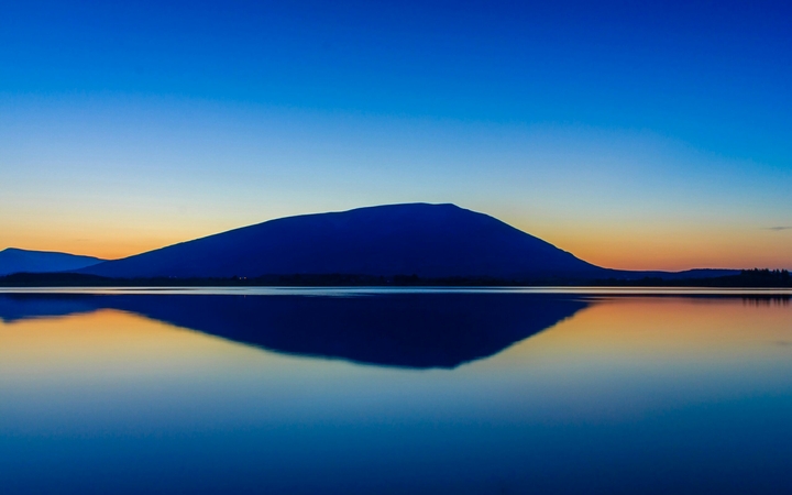 Reflection mountain