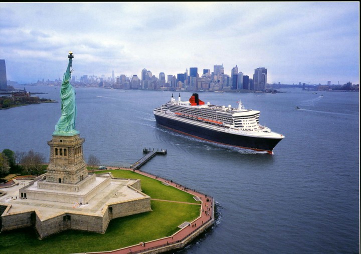 Ship Queen Mary 2