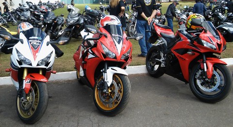 Motos