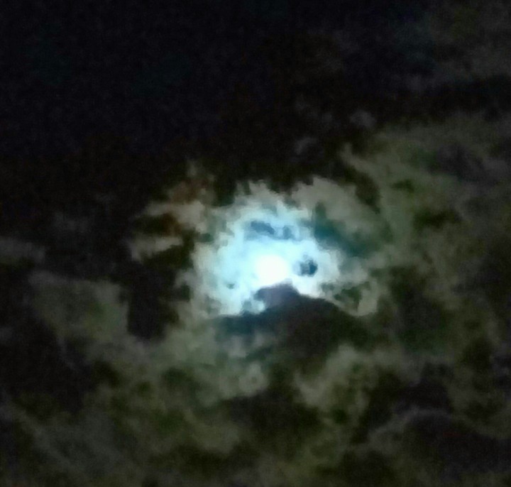 Noche con nubes