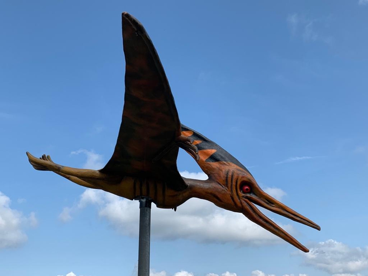 Saurier auf der Steinplatte