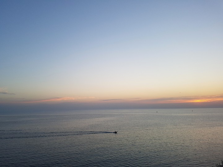 море