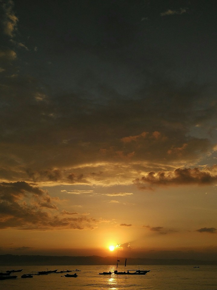 the sun rises