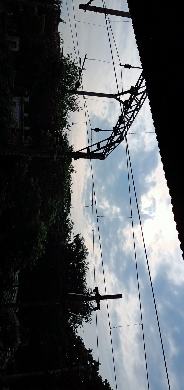 Current wire