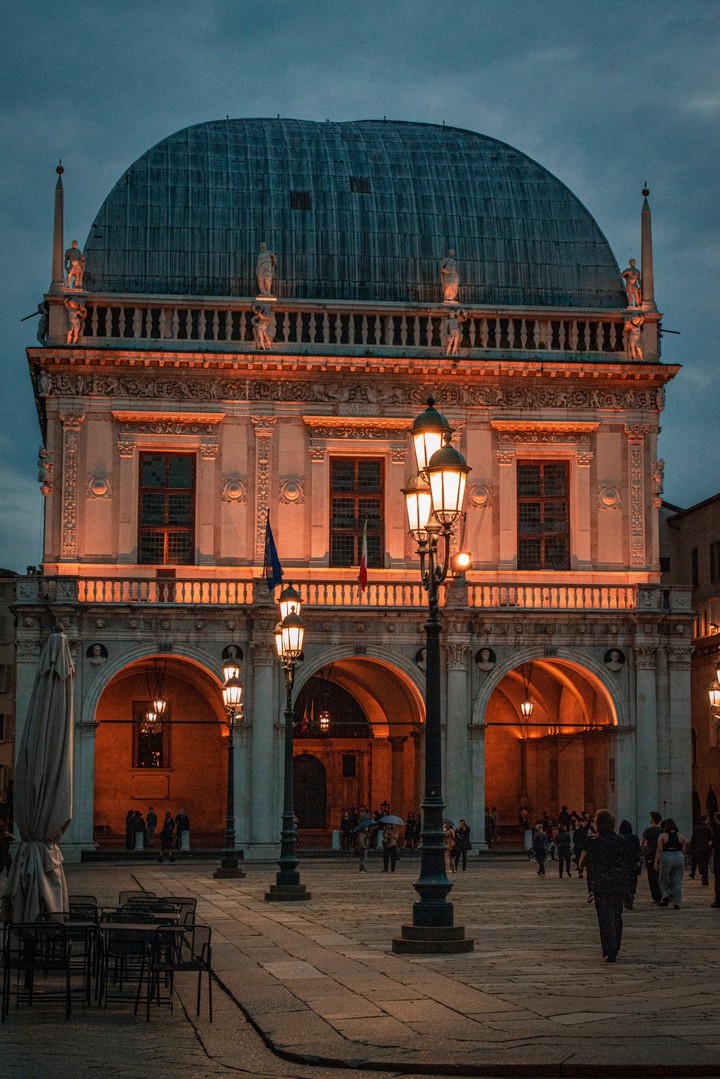 PIAZZA DELLA LOGGIA
