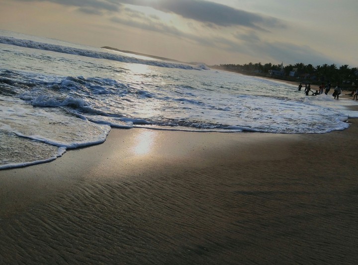Silent relation b/w waves and sand