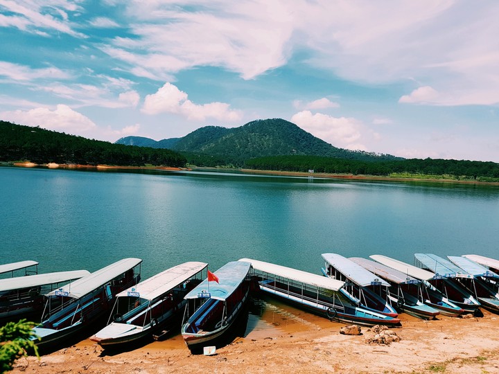 Tuyen Lam lake