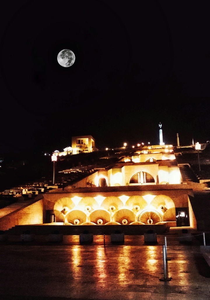 #Yerevan #Cascade #night #moon #architecture