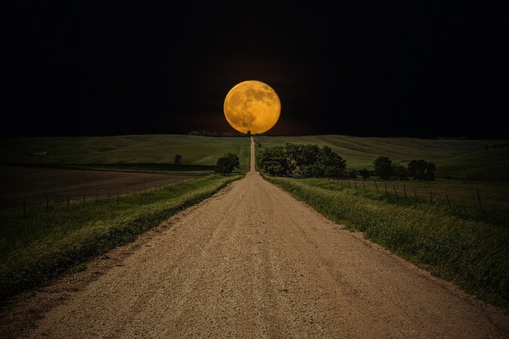 Road to moon