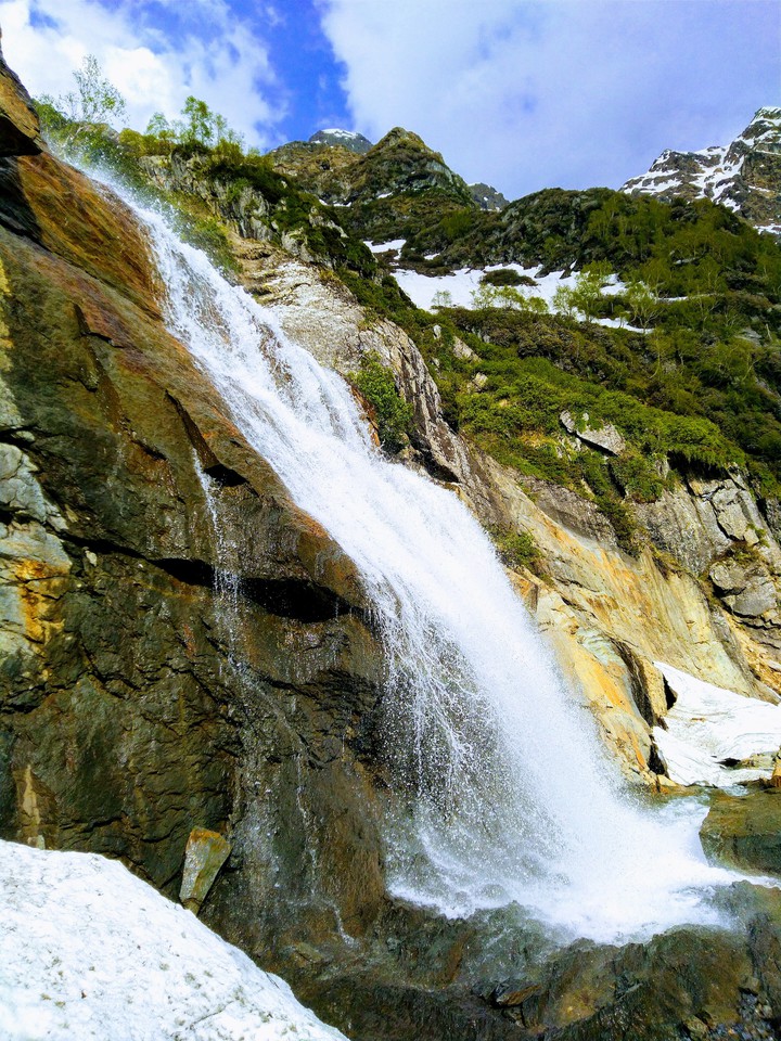 Flow of water from the top of the himachals. - 5 degree C
