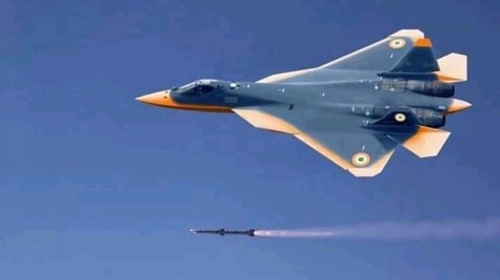 SU 57 lanzando un proyectil