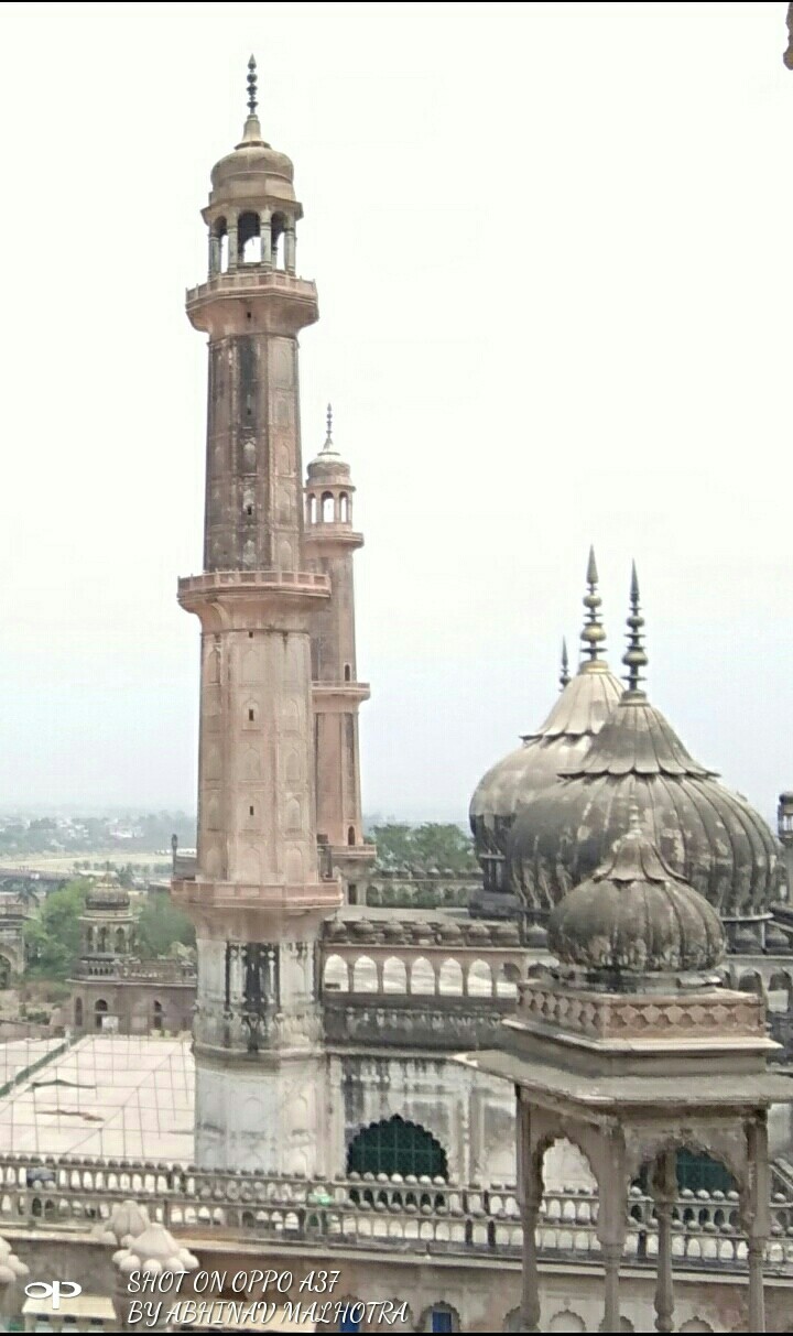 Bda Eemaam bada In INDIA
