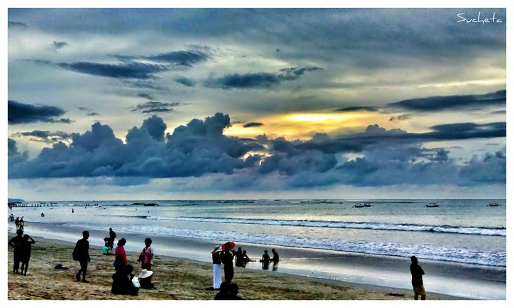 An evening in Kuta Beach