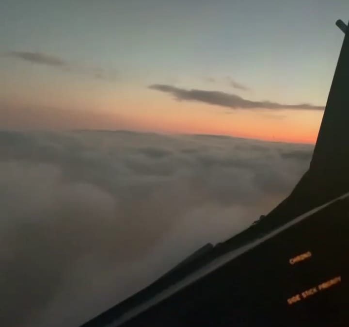 ✈️✈️