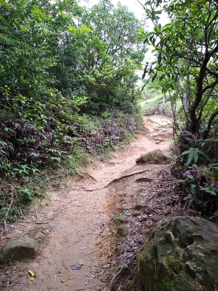 軍艦岩步道