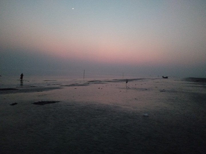 asthetic beach scene