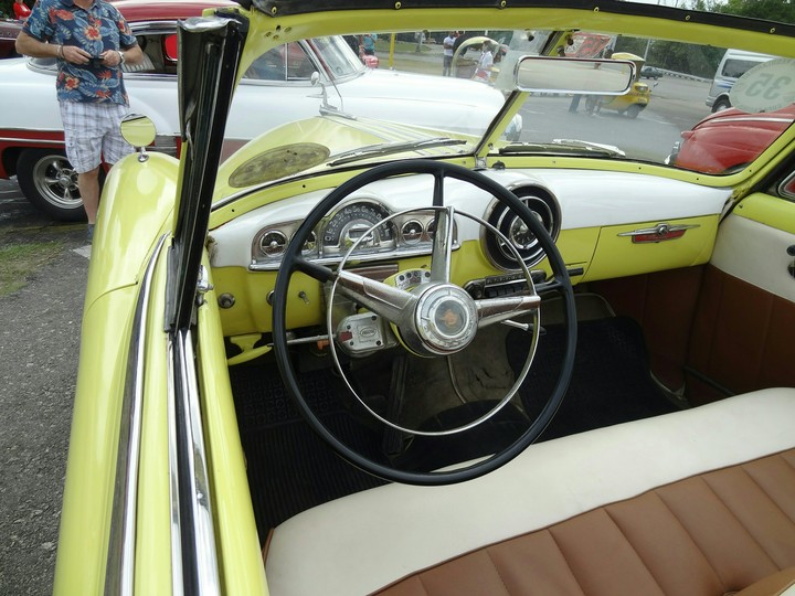 y ellow car