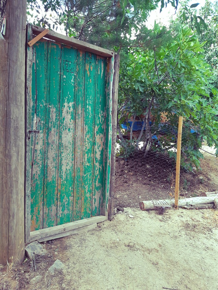 Garden's door